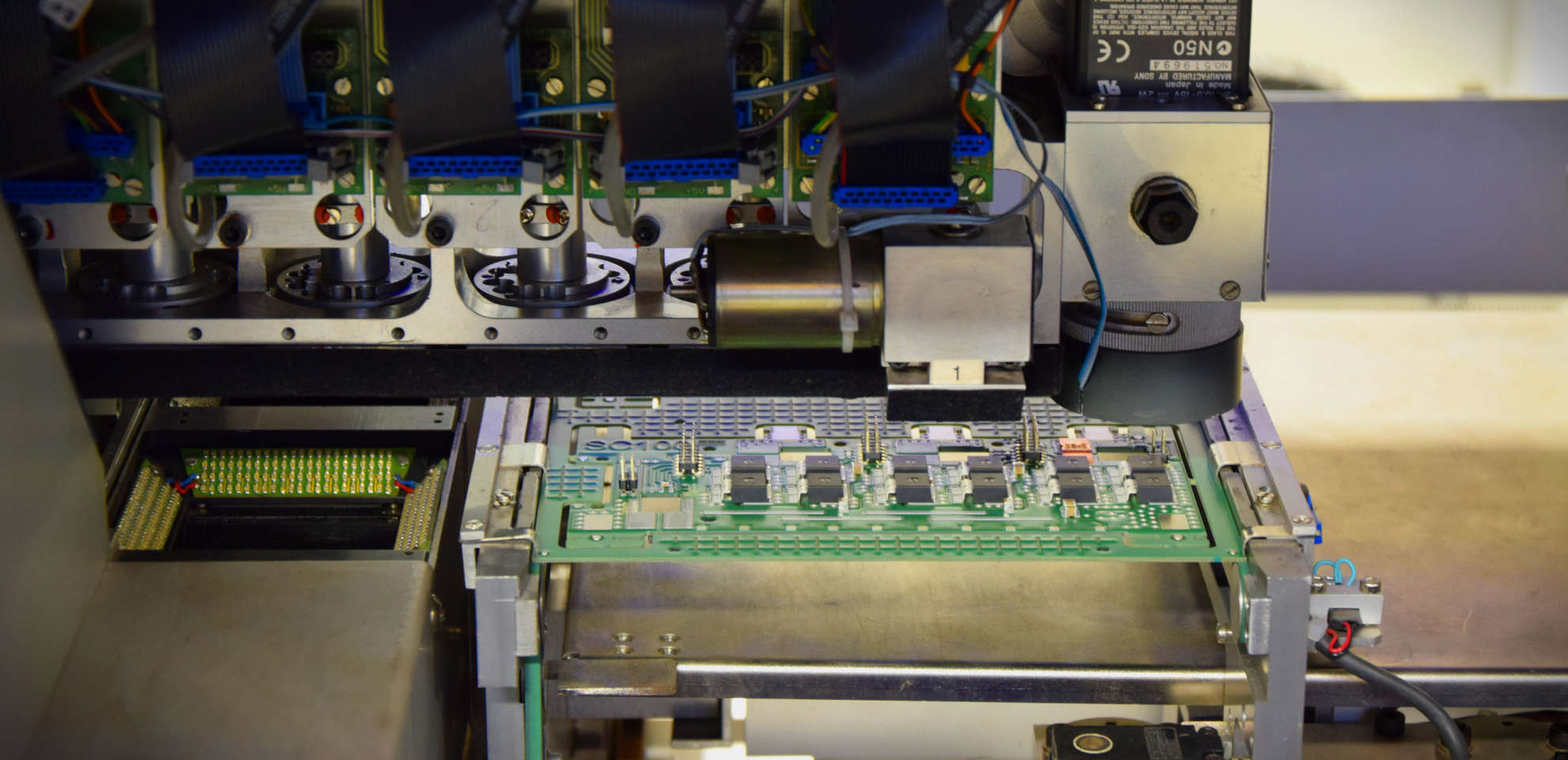 Die Herstellung von SMD-Leiterplatten durch den Einsatz der Mimot-Maschine Die Herstellung von SMD-Leiterplatten durch den Einsatz der Mimot-Maschine